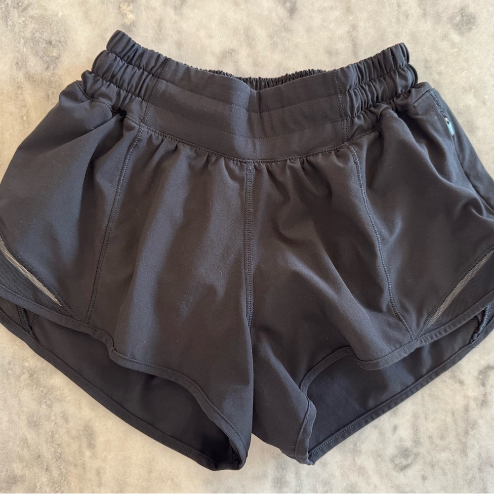 Lululemon Hotty Hot Low-Rise Lined Short 2.5" - Size 0